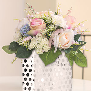 De zilveren Iriserende Middelgrote Giftzakken met Handvatten voor Huwelijken, Verjaardagenpak, Metaal stelt de Verpakkende Zak van de Partijgunst voor 4