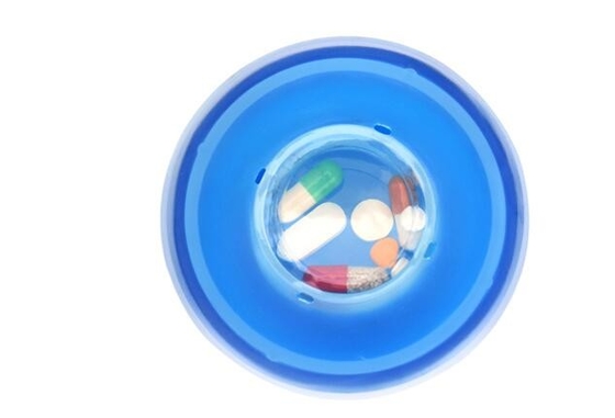 De willekeurige kop van de kleuren creatieve reis met pillengeval voor de openlucht, Nieuwe kop van de stijl afneembare stapelbare reis voor openluchtkop