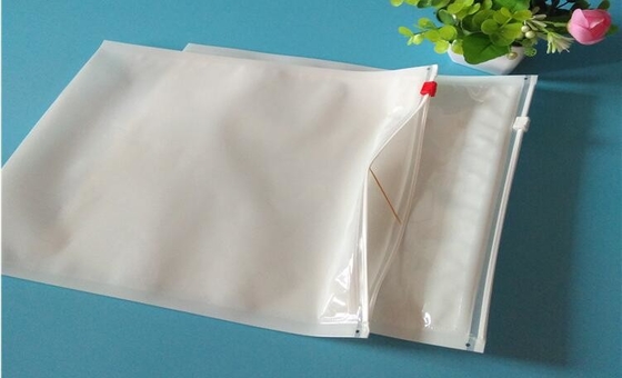 De nylon Zak van Ritssluitingspvc Promotie past Logo Print Transparent-de Plastic Duidelijke Kosmetische Zak van pvc met Niet-geweven Ritssluiting aan